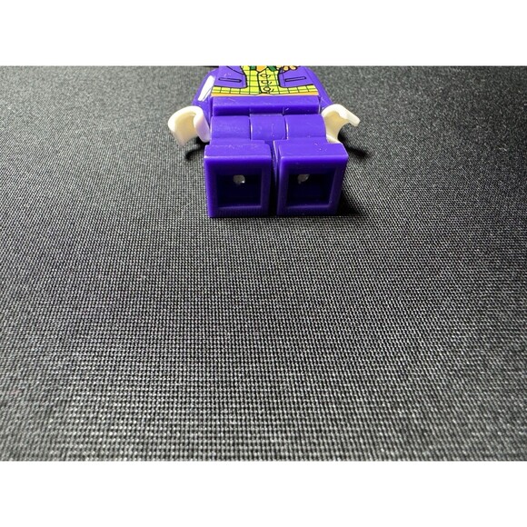 LEGO Keychain Figure with LED Light - THE JOKER (DC) (3 inch) - Mint Mini Figure - Picture 6 of 7